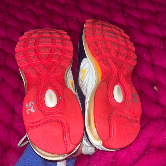 Women Nike Tenn shoes - Picture 11 of 11